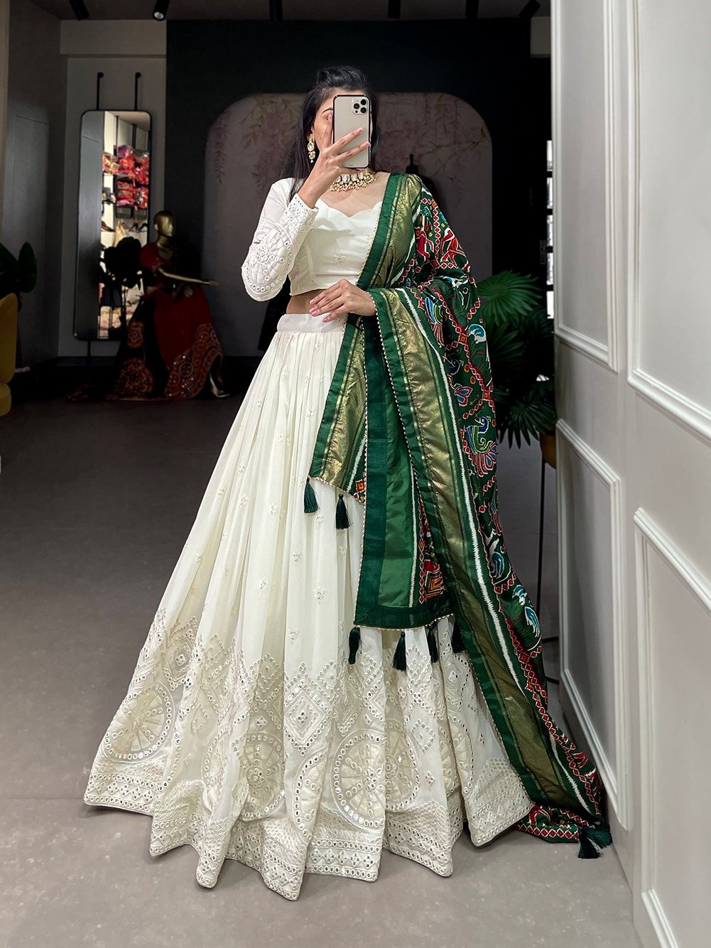 Lucknowi Lehnga